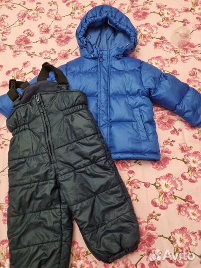 Продам зимнюю куртку на пуху и комбинезон
