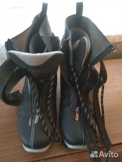 Ботинки лыжные