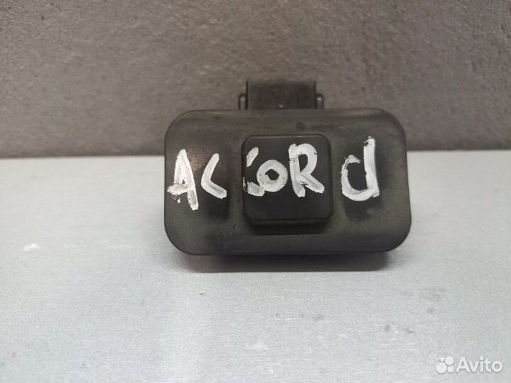 Кнопка открывания багажника Honda Accord 8 2009