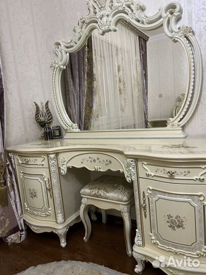 Спальный гарнитур