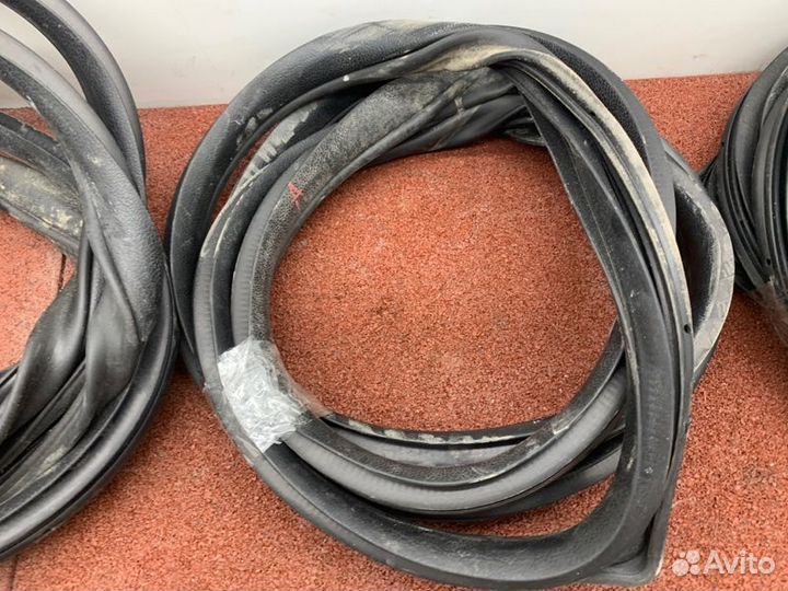 Уплотнитель двери Hyundai Solaris 2 легковой седан