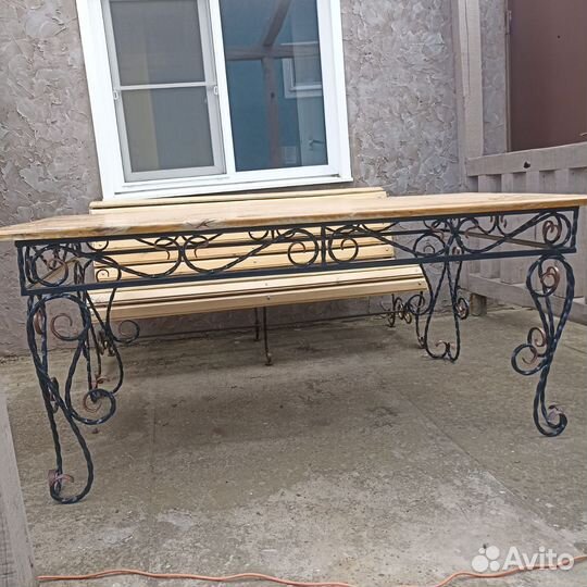 Уличный стол