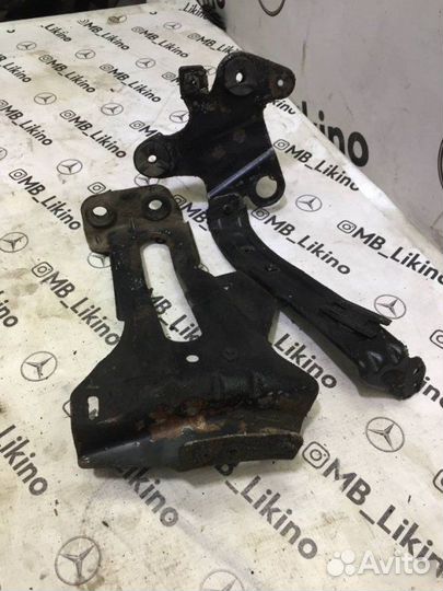 Кронштейн бачка стеклоомывателя Mercedes-Benz