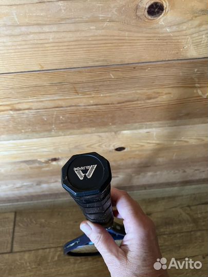 Теннисная ракетка