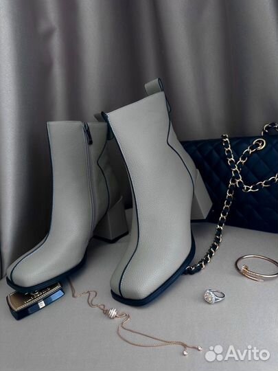 Ботинка женская