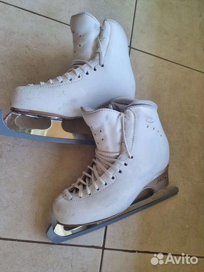 Фигурные коньки edea chorus 235