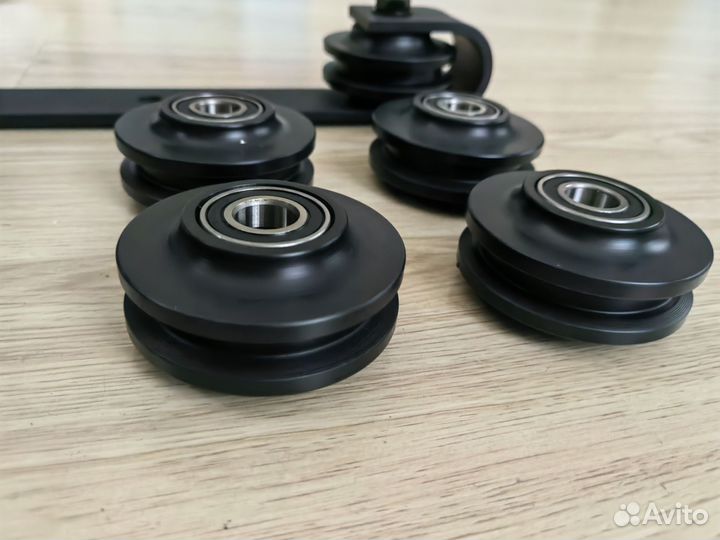 Ролик для амбарной двери