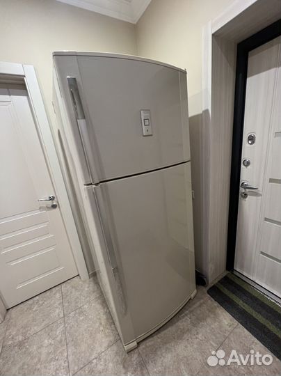 Холодильник бу sharp