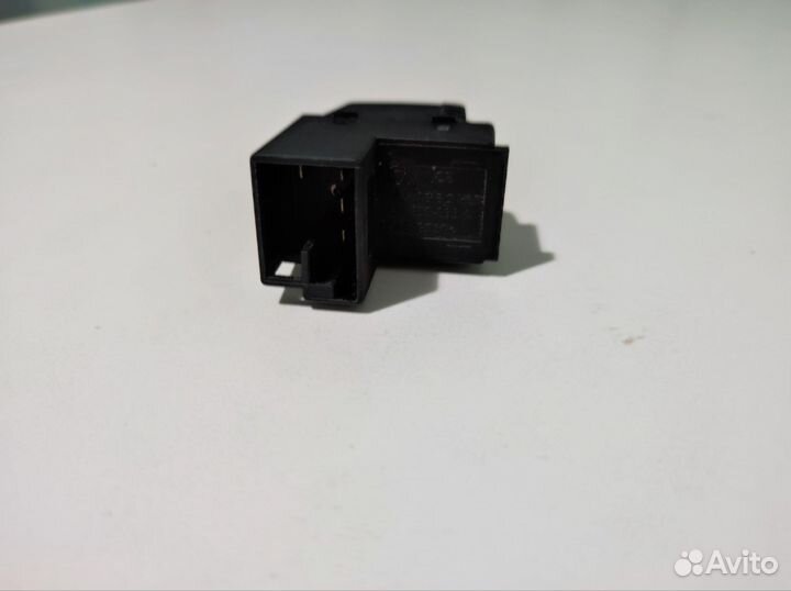 Кнопка открывания лючка бензобака VW passat b5+