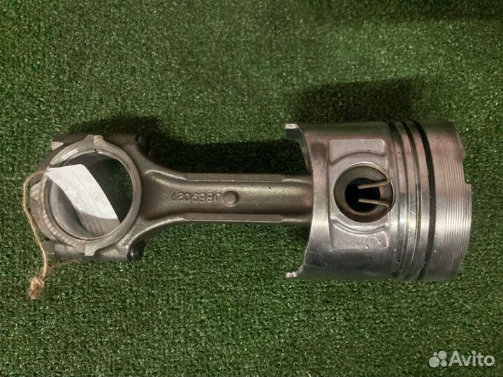 Поршень с шатуном Hyundai H100 4D56 1996