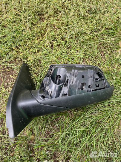 Боковое зеркало