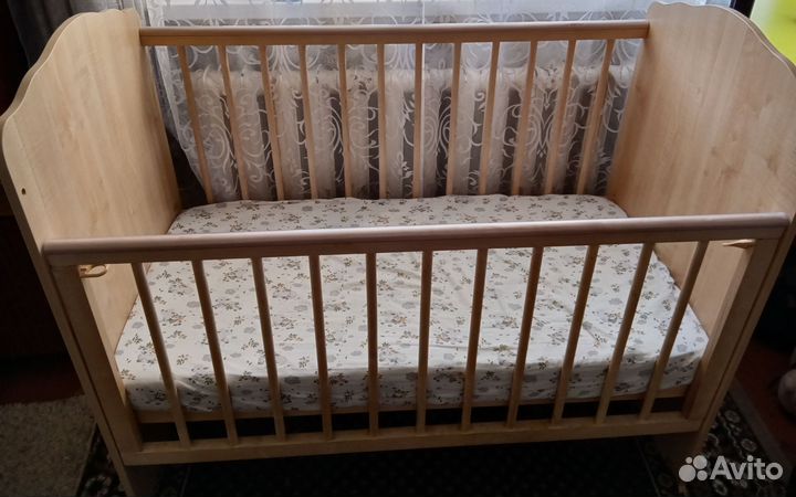 Детская кроватка