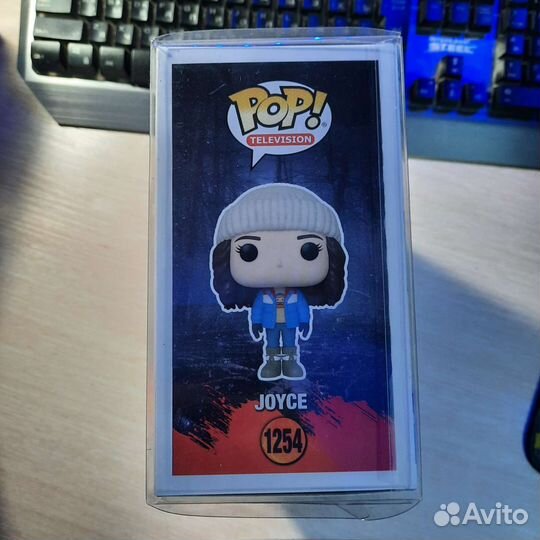 Фигурки Funko POP Stranger things Hopper and Joyce