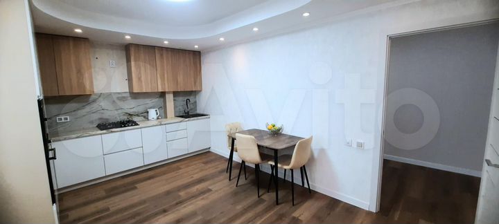 2-к. квартира, 71,3 м², 1/10 эт.