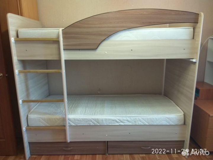 Двухъярусная кровать бу с матрасами