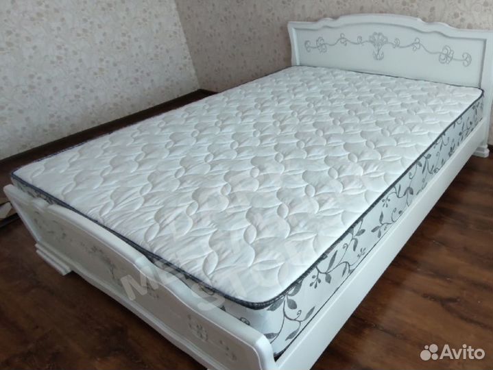Кровать массив