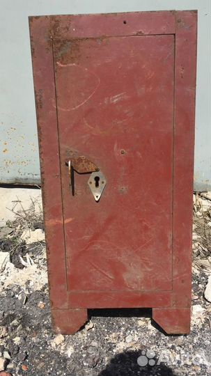 Сейф металлический