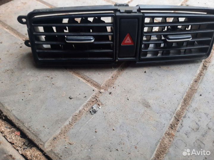 Дефлектор центральный сузуки лиана