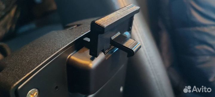 Geely Emgrand EC7 Защёлки подлокотника