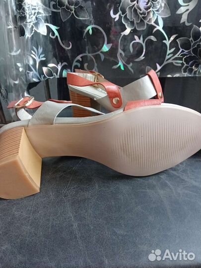 Босоножки женские