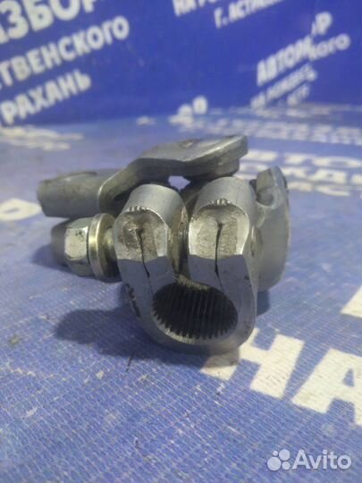 Рулевой карданчик Nissan Maxima A33 седан 2002