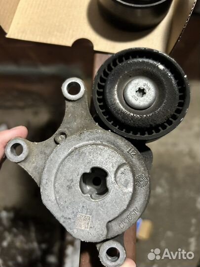 Ролик натяжителя ремня комплект