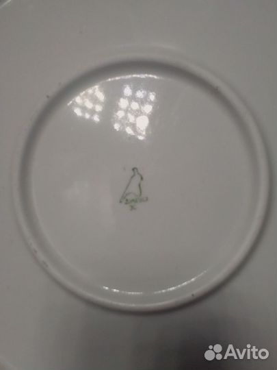 Блюдо и тарелки фарфор СССР 17 штук набором