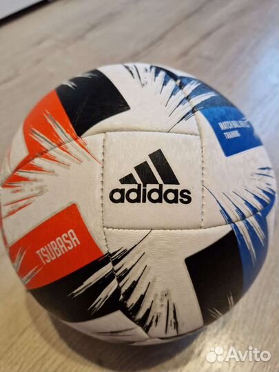Футбольный мяч adidas