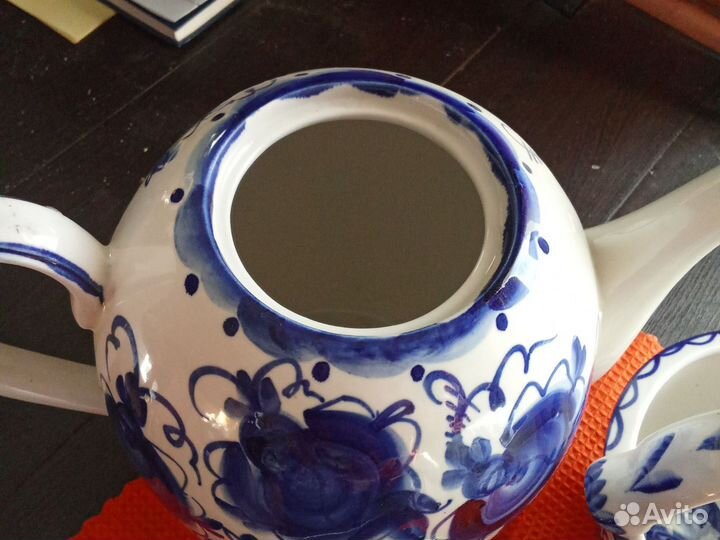 Чайник заварочный фарфоровый и конфетница