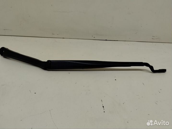 Поводок стеклоочистителя передний левый Toyota Cam