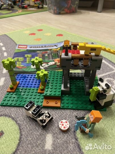 Конструктор lego Minecraft 21158 Питомник панд