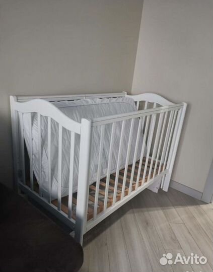 Детская кроватка с маятником+матрас