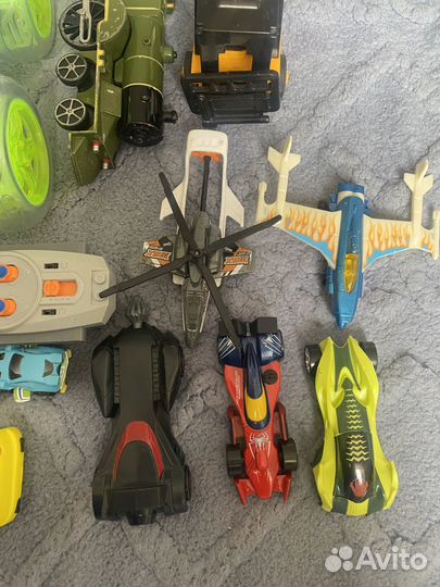 Игрушки для мальчика машинки пакетом