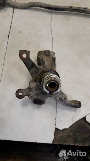 Кулак поворотный передний левый под abs BMW 3