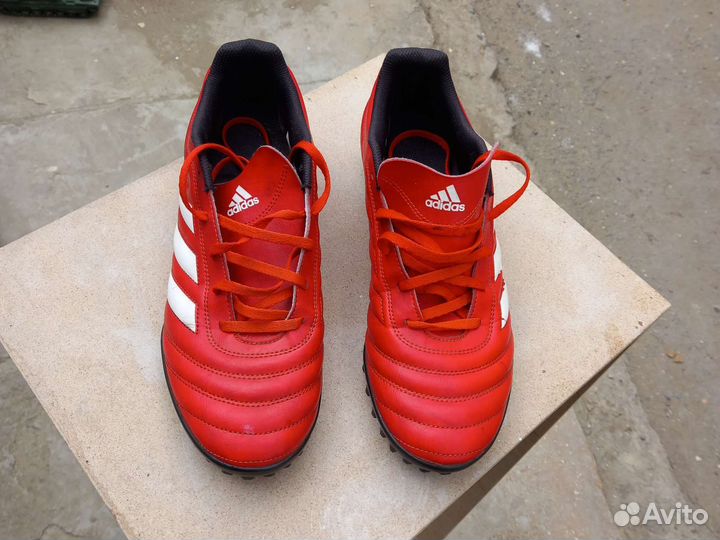 Футбольные кроссовки adidas