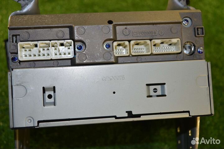 Штатная магнитола Toyota Avensis t250