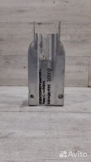 Кронштейн переднего усилителя левый Mercedes W204