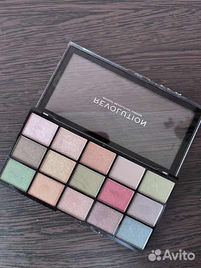 Палитра теней Revolution