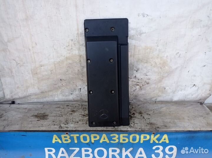 Декоративная крышка двс om606 Мерседес w210