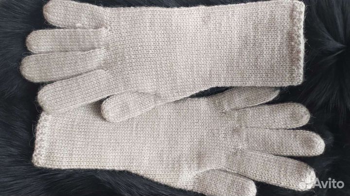 Перчатки вязаные женские / вручную