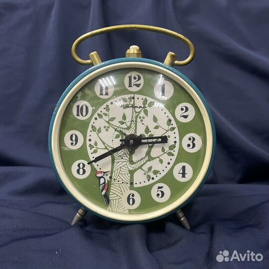 Настольные часы будильник «Янтарь» СССР (сзр)