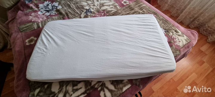 Детская кроватка с продольным маятником