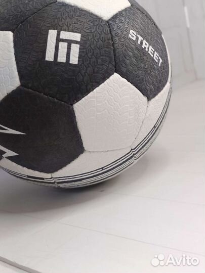 Футбольный мяч