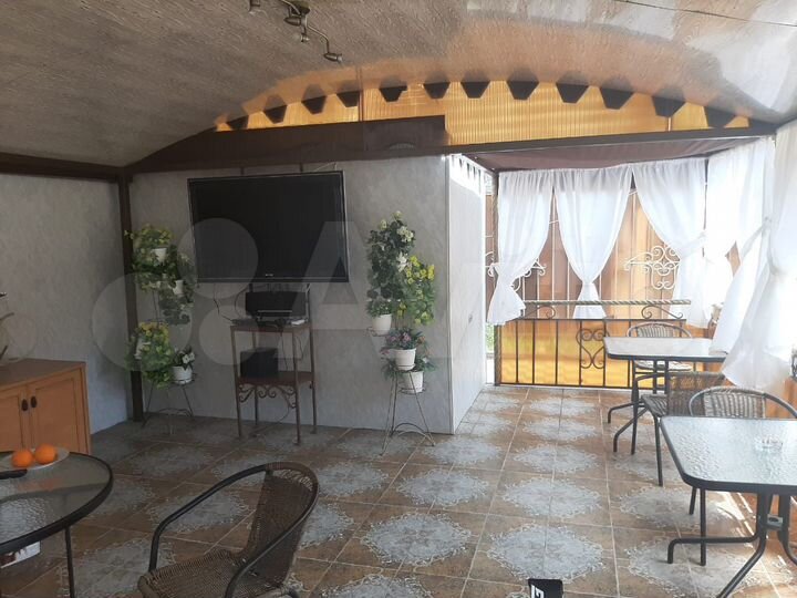 Дом 388 м² на участке 5,5 сот.