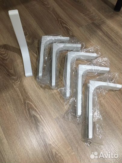 Угловые держатели для полок