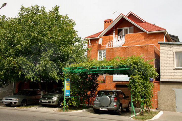 Дом 1200 м² на участке 10 сот.