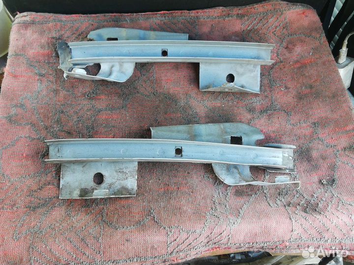 Направляющая стекла двери Лада Ларгус