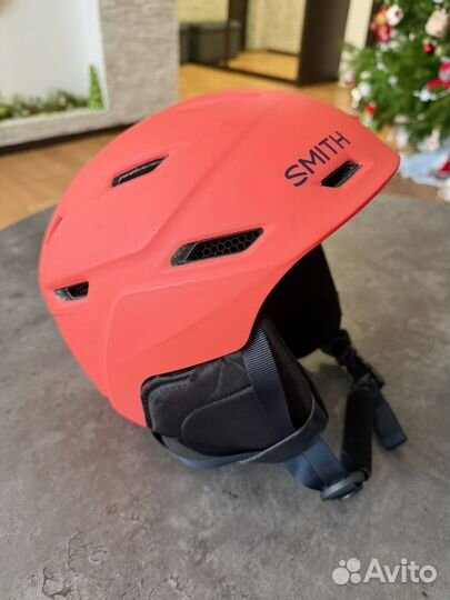 Горнолыжный шлем