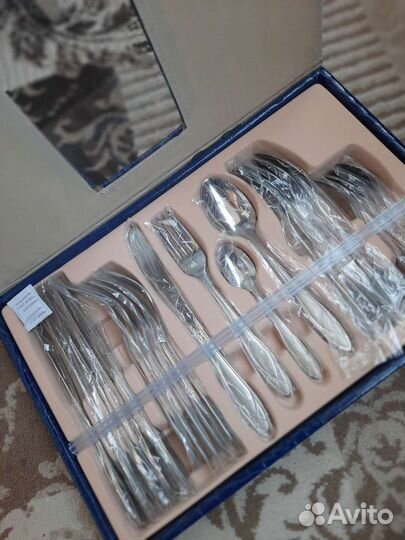 Набор столовых приборов новый в подарочном боксе