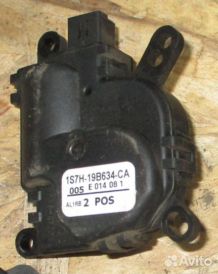 Моторчик заслонки обогревателя Форд Фьюжн